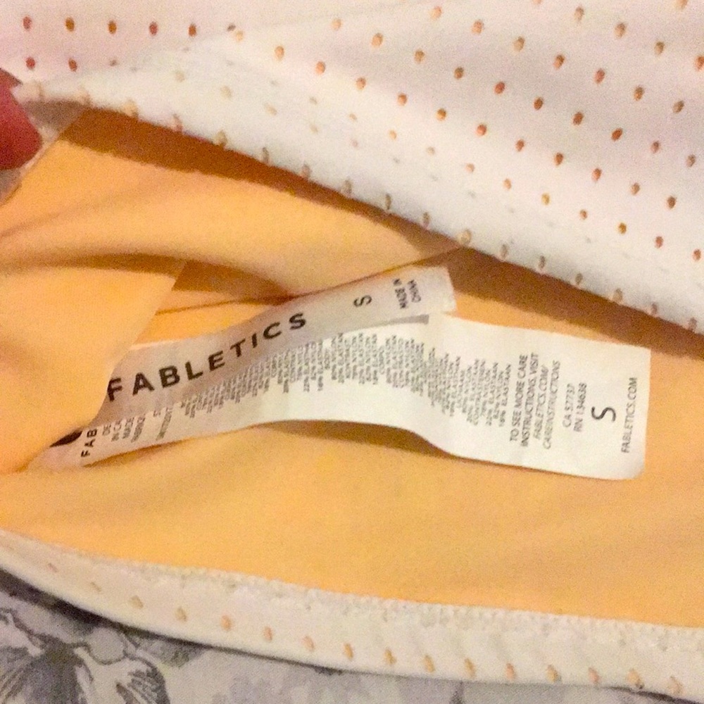 Fabletics small workout crop top - Picture 3 of 3